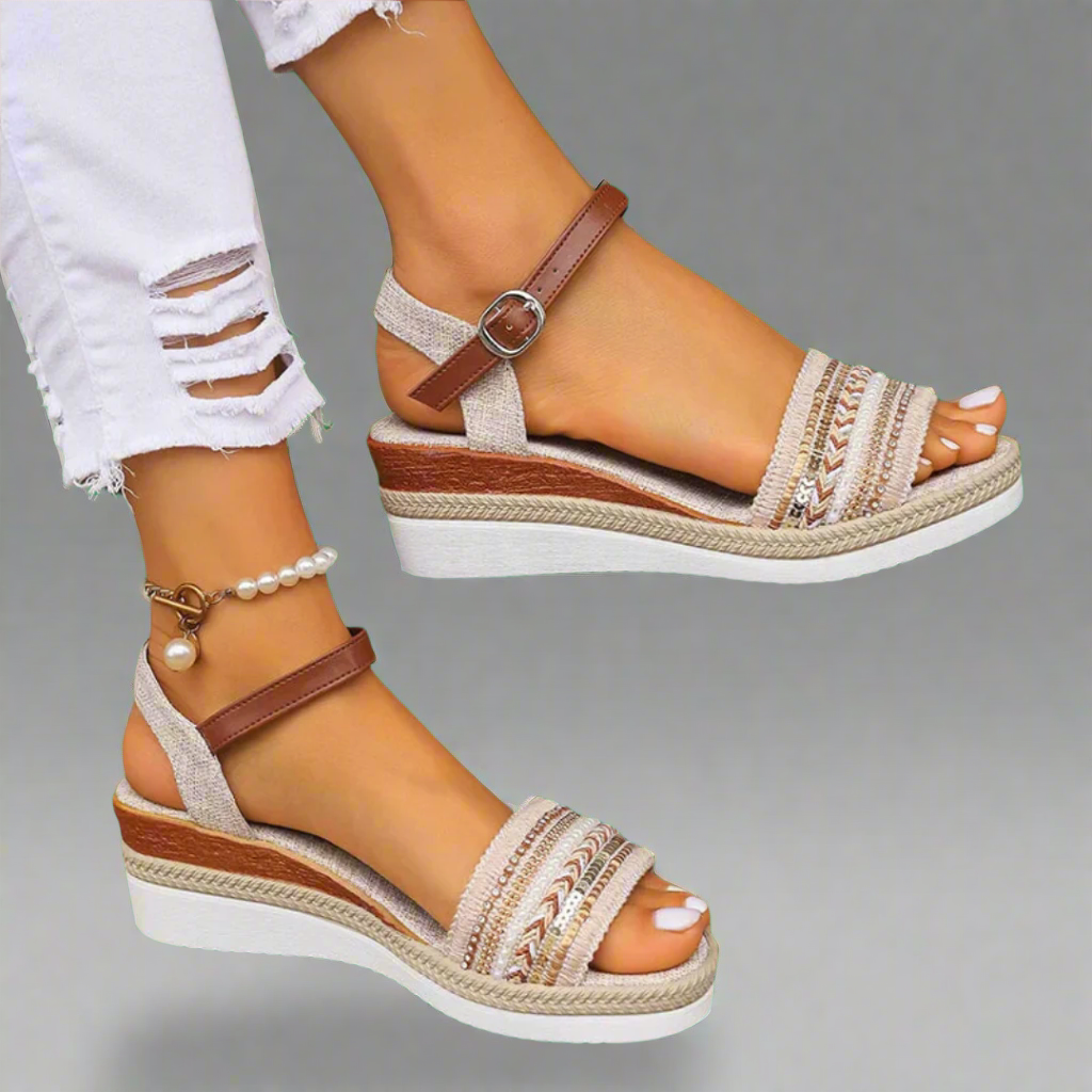 Phoebe – Boho-Keilsandalen