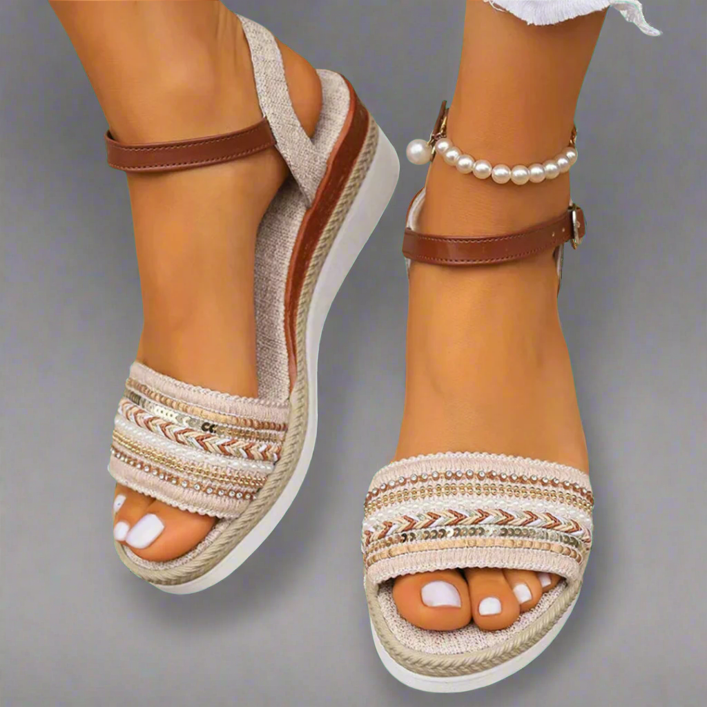 Phoebe – Boho-Keilsandalen