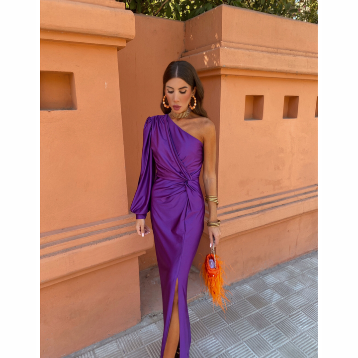 Anika – Verdrehtes Glamour-Kleid