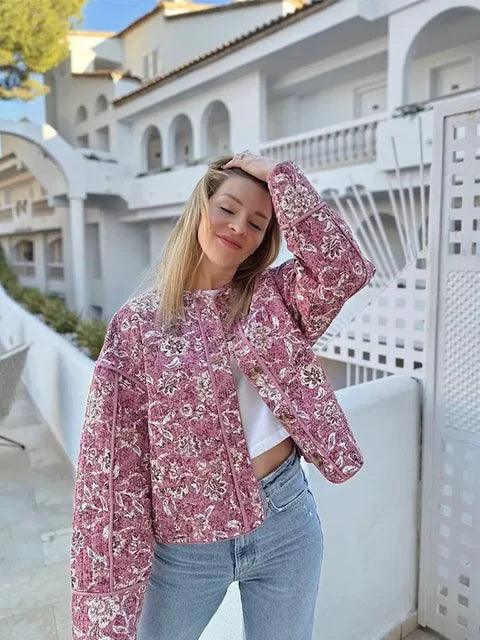Eira – Lässige Blütenjacke