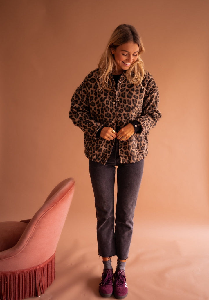 Niah – Elegante Leoparden Jacke