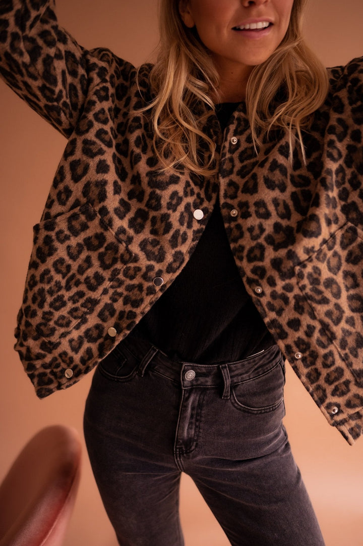 Niah – Elegante Leoparden Jacke
