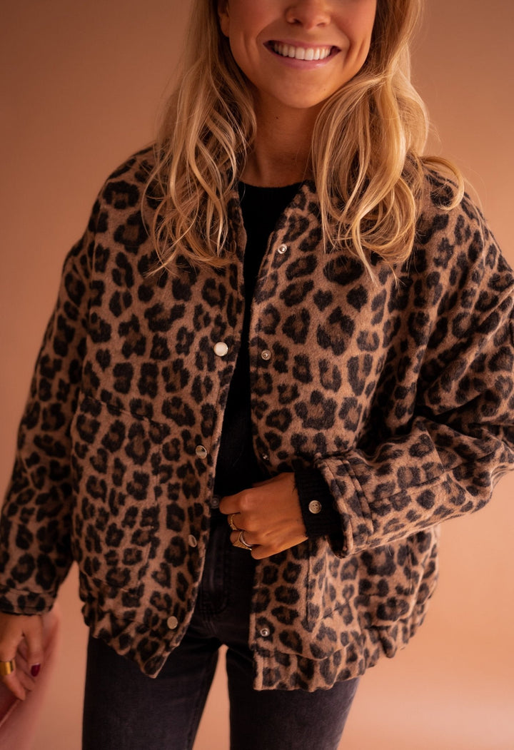 Niah – Elegante Leoparden Jacke